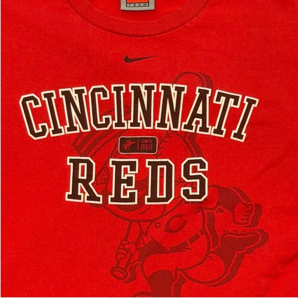 Y2K Nike Cincinnati Reds Center Swoosh Graphic T-Shirt Youth Size Large
